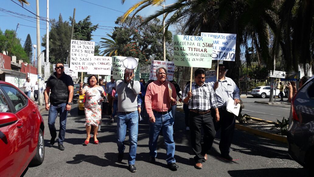 Marcha STAUO a la Junta Local de Conciliación y Arbitraje (JLCA) Foto: Fotoes.mx