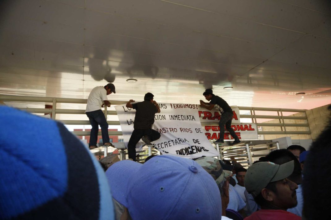 Habitantes de San Juan Mazatlán protestaron en Ciudad Administrativa. Fotoes.mx